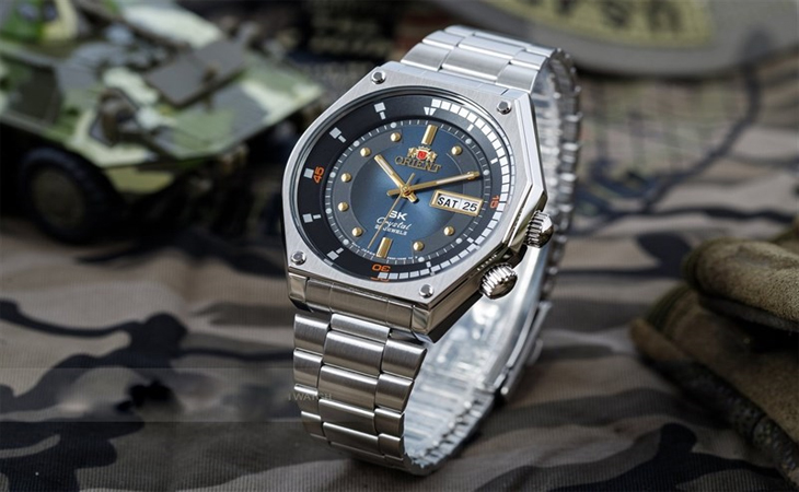 Orient SK 2022 với thiết kế sang trọng, thanh lịch.