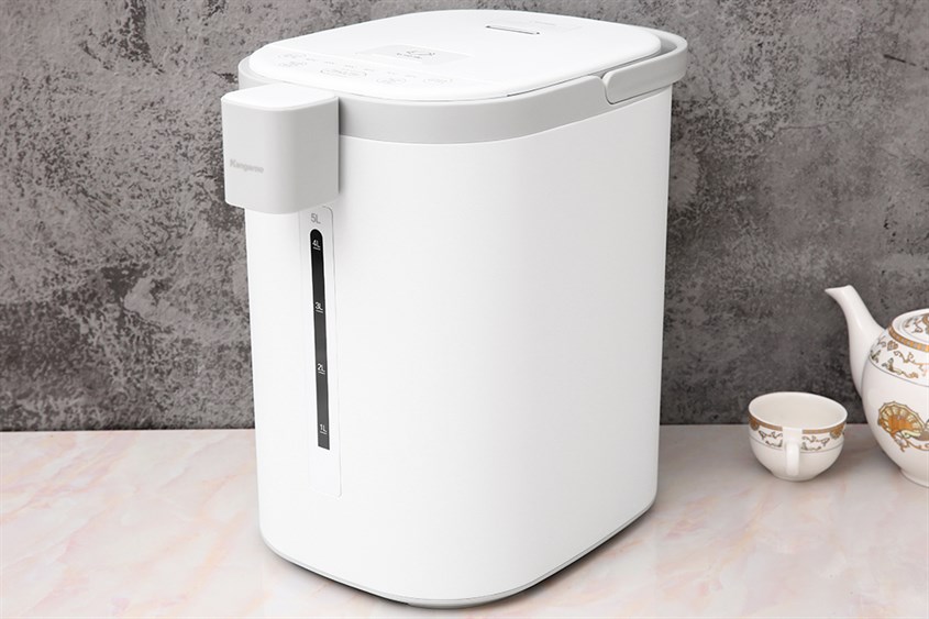 Bình thủy điện Kangaroo KG5K1 5 lít có màu trắng trang nhã với vỏ bình được làm bằng nhựa bền bỉ, giúp duy trì nước nóng cả ngày