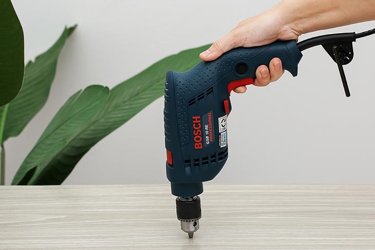 Máy khoan động lực điện Bosch GSB 10 RE 500W trang bị công nghệ Vibration control giúp giảm rung lắc tối ưu