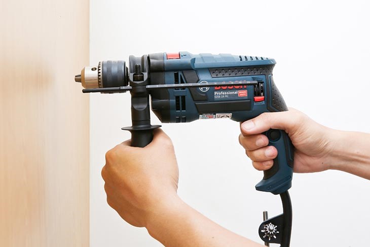 Máy khoan động lực điện Bosch GSB 16 RE 750W tích hợp công nghệ Kickback Control tự động tắt khi mũi khoan bị kẹt