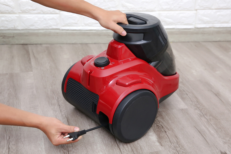 Máy hút bụi trang bị dây điện tự thu gọn