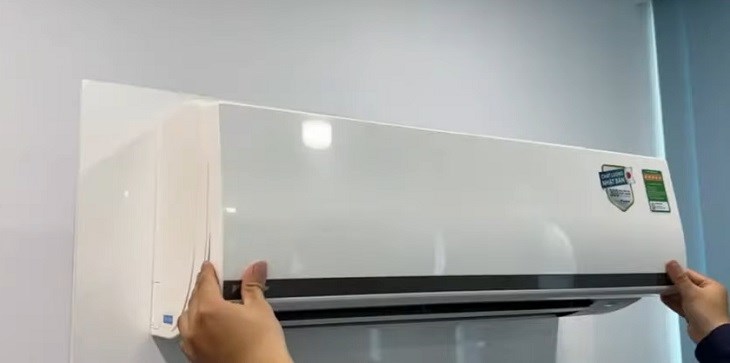 Mở nắp mặt nạ dàn lạnh