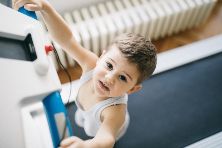 Khóa an toàn chỉ hoạt động khi được cắm vào ổ khóa, giúp đảm bảo an toàn cho trẻ nhỏ