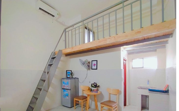 Đối với những phòng có gác nhỏ thì nên lắp máy lạnh ngang tầm gác xếp và điều chỉnh cánh quạt lên xuống tuỳ theo nhu cầu