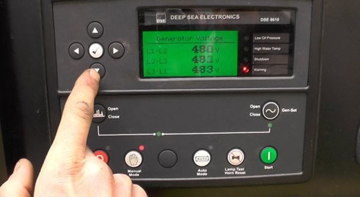 Máy phát điện trang bị màn hình LCD hiện đại
