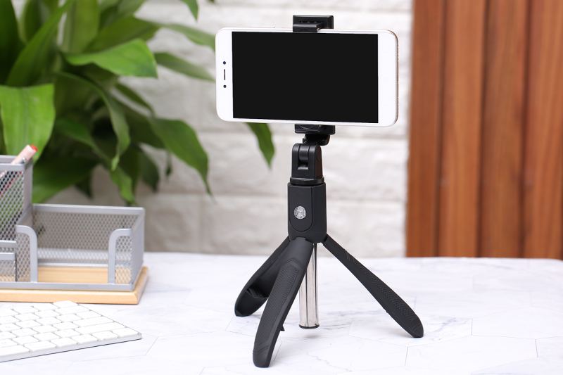 Gậy chụp ảnh Bluetooth Tripod Xmobile K06 Đen có thiết kế đơn giản