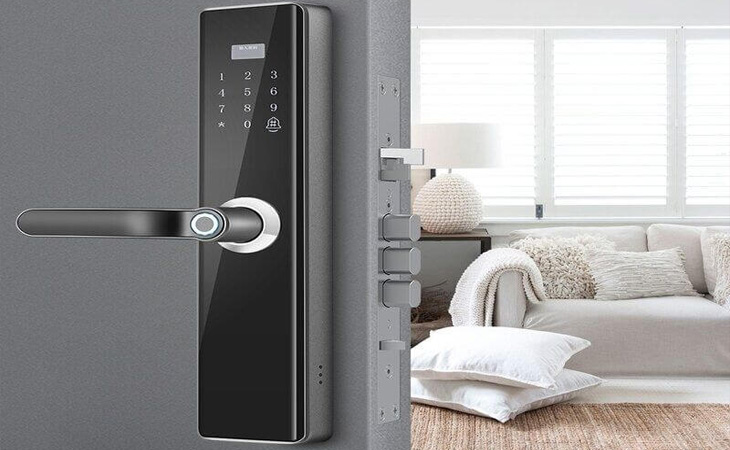 Khóa thẻ từ áp dụng công nghệ RFID, với phương thức xác thực bằng thẻ từ với sóng vô tuyến điện