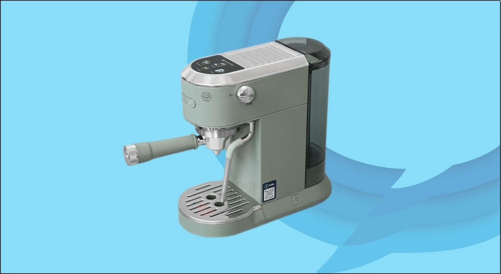 Máy pha cà phê Delonghi EC890.GR là dòng máy bán tự động, với chất liệu thép không gỉ nhỏ gọn nên đặt ở quầy bar hay góc bếp đều trông gọn và sang
