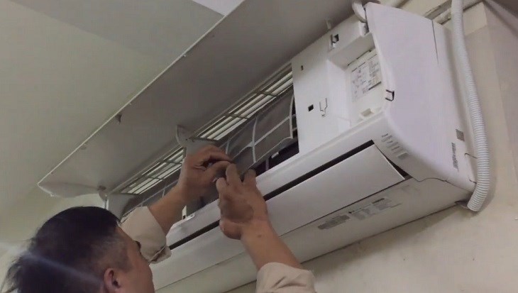 Tiến hành tháo rời các lưới lọc theo thứ tự từ ngoài vào phía trong