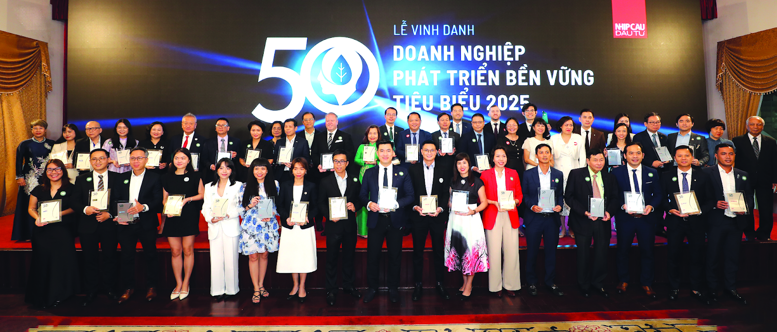 Lễ trao giải Top 50 Doanh Nghiệp Phát Triển Bền Vững do Tạp chí Nhịp Cầu Đầu Tư tổ chức tại TP. Hồ Chí Minh