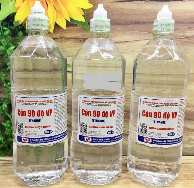 Bạn phải sử dụng cồn trên 90 độ mới tẩy vết sơn được.