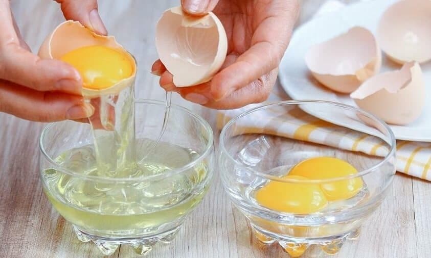Bạn cần tách lòng trắng trứng gà