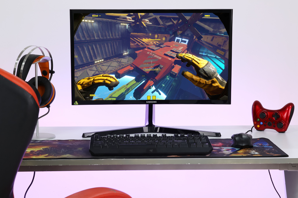 Màn hình Samsung Gaming LC24RG50FQEXXV 24 inch cho không gian trải nghiệm thoải mái