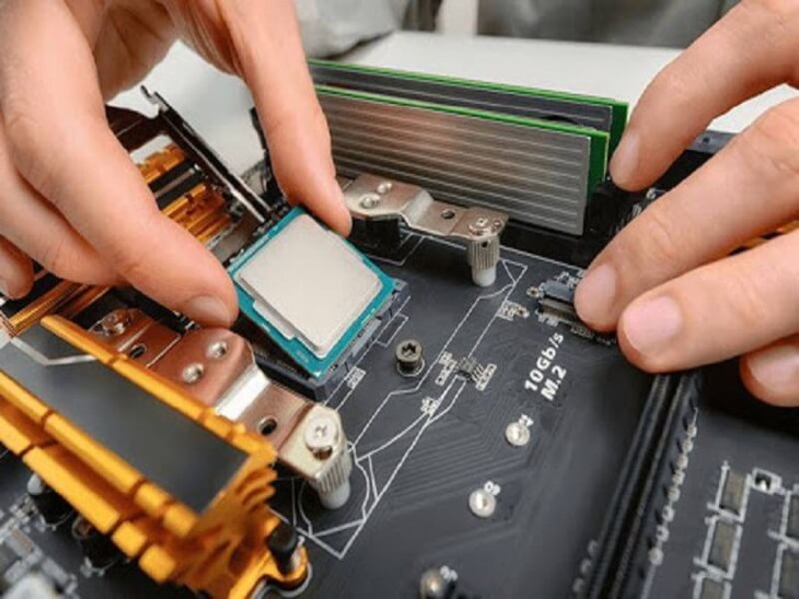 Lỗi mainboard ảnh hưởng đến nhiều bộ phận, gây ám màu màn hình