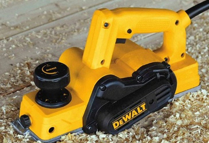 Máy bào Dewalt D26676-B1 550W hỗ trợ làm phẳng bề mặt gỗ nhanh chóng
