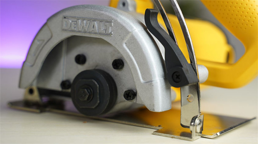 Máy cắt gạch Dewalt DW862-B1 1270W có thể cắt được nhiều loại gạch khác nhau, phục vụ cho công việc xây dựng