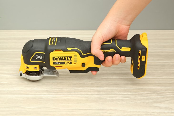 Máy cắt rung đa năng Dewalt DCS356N-KR 18V (không kèm pin, sạc) là thương hiệu đến từ Mỹ uy tín và chất lượng