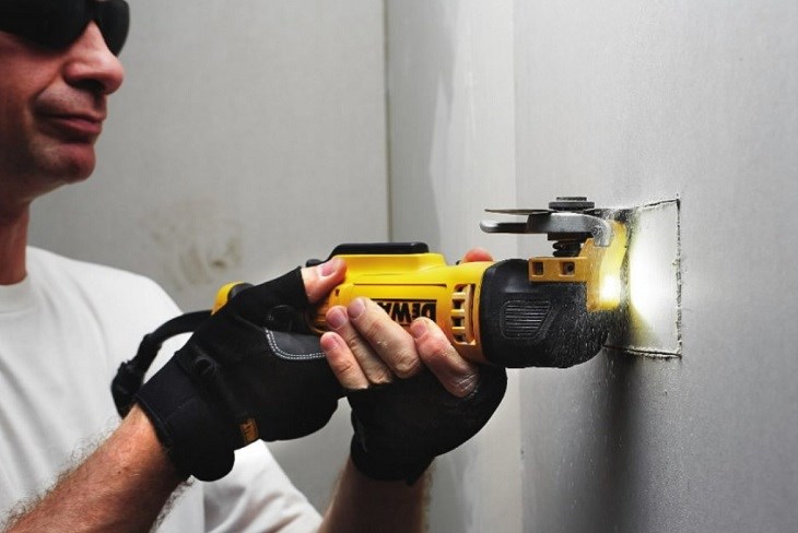 Máy cắt rung đa năng Dewalt DCS355D2-KR 18V có thể điều chỉnh góc cắt linh hoạt theo ý muốn người dùng