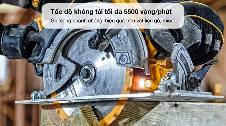 Máy cưa đĩa pin Dewalt DCS570N-KR 18V (Không kèm pin, sạc) có tốc độ không tải tối đa 5500 vòng/phút, đường cắt mịn đẹp, đẩy nhanh hiệu suất