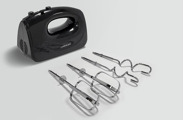 Máy đánh trứng Lock&Lock EJM501DGRY có công suất 300W hoạt động mạnh mẽ hỗ trợ nhào bột, đánh kem và đánh trứng dễ dàng