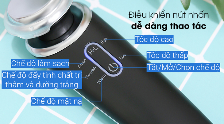Máy đẩy tinh chất dưỡng trắng Halio ion Black được trang bị bảng điều khiển nút nhấn, dễ dàng thao tác.