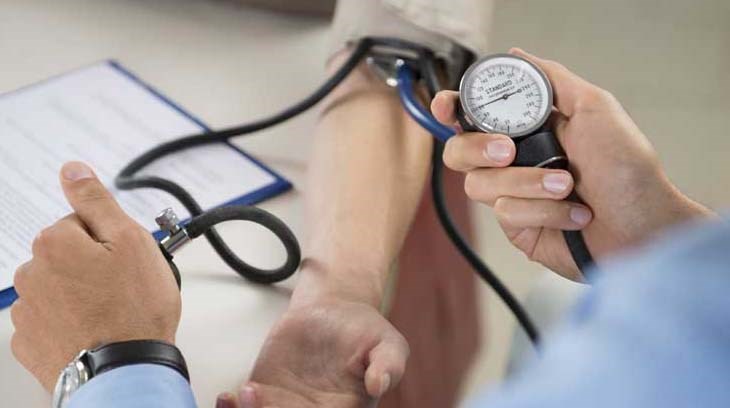 Máy đo huyết áp cơ hoạt động dựa trên nguyên lý đo áp lực khí trong ống dẫn
