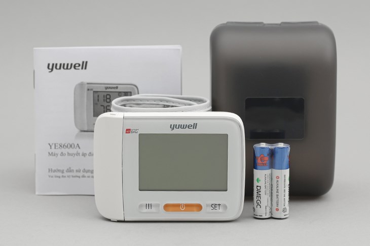 Máy đo huyết áp cổ tay điện tử Yuwell YE8600A có thiết kế nhỏ gọn, dễ dàng thao tác, phù hợp để sử dụng tại nhà