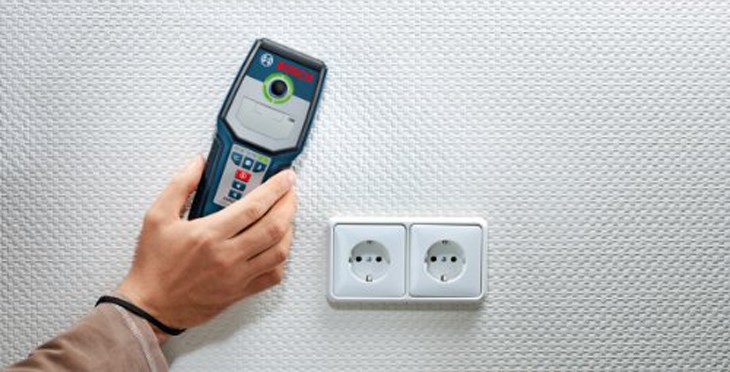 Máy dò kim loại có thể phát hiện ra dây điện bị ẩn