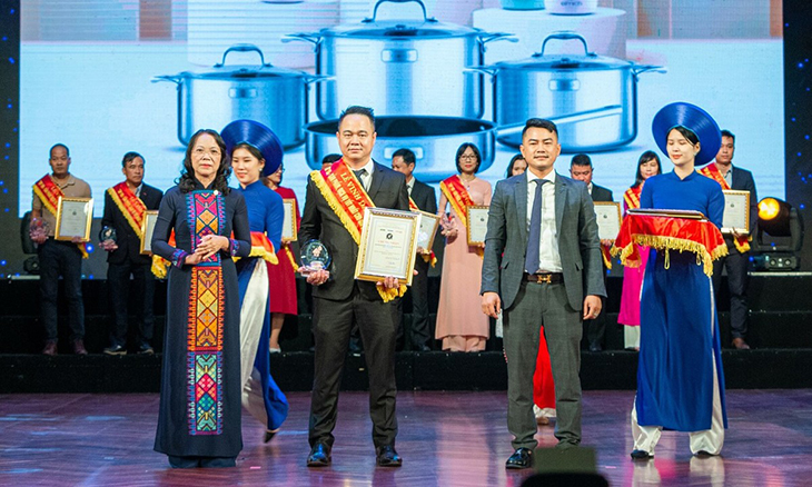 Elmich nhận giải thưởng Top 100 sản phẩm, dịch vụ tốt nhất năm 2022