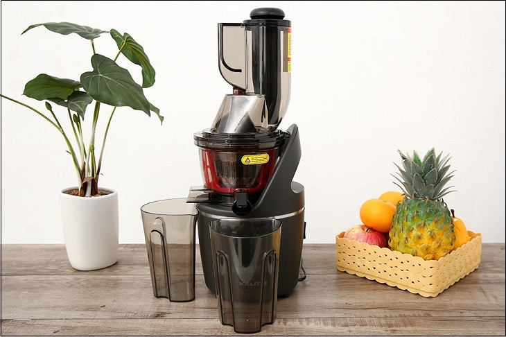 Máy ép chậm được làm từ chất liệu chắc chắn cao cấp đạt tiêu chuẩn Châu Âu
