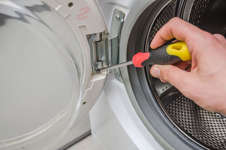 Xử lý cửa khóa máy giặt chưa được cài đặt chính xác