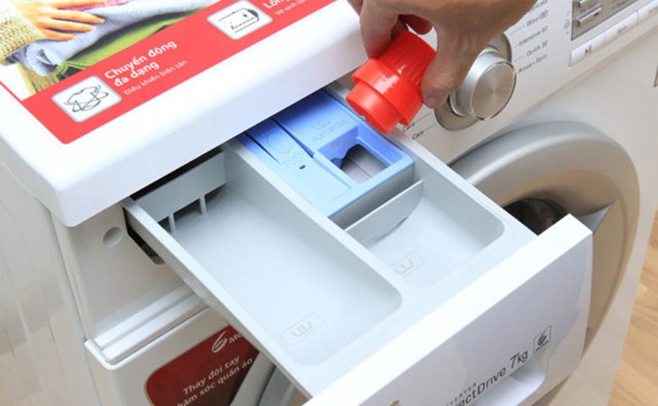 Bạn kiểm tra ngăn bột giặt và đóng kỹ lại nhé!