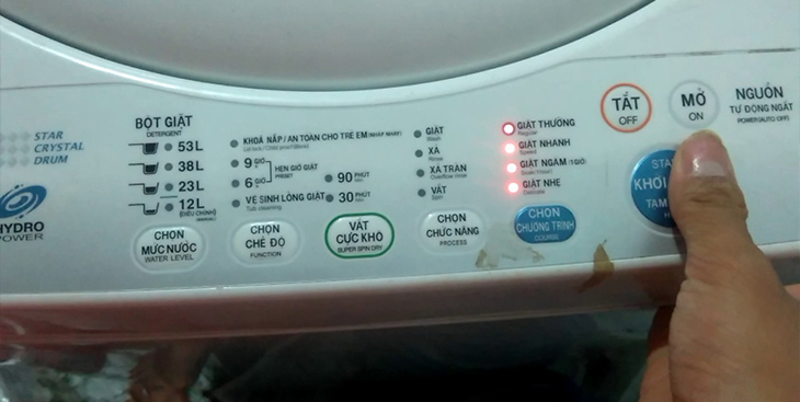 Bước 1: Khởi động lại máy