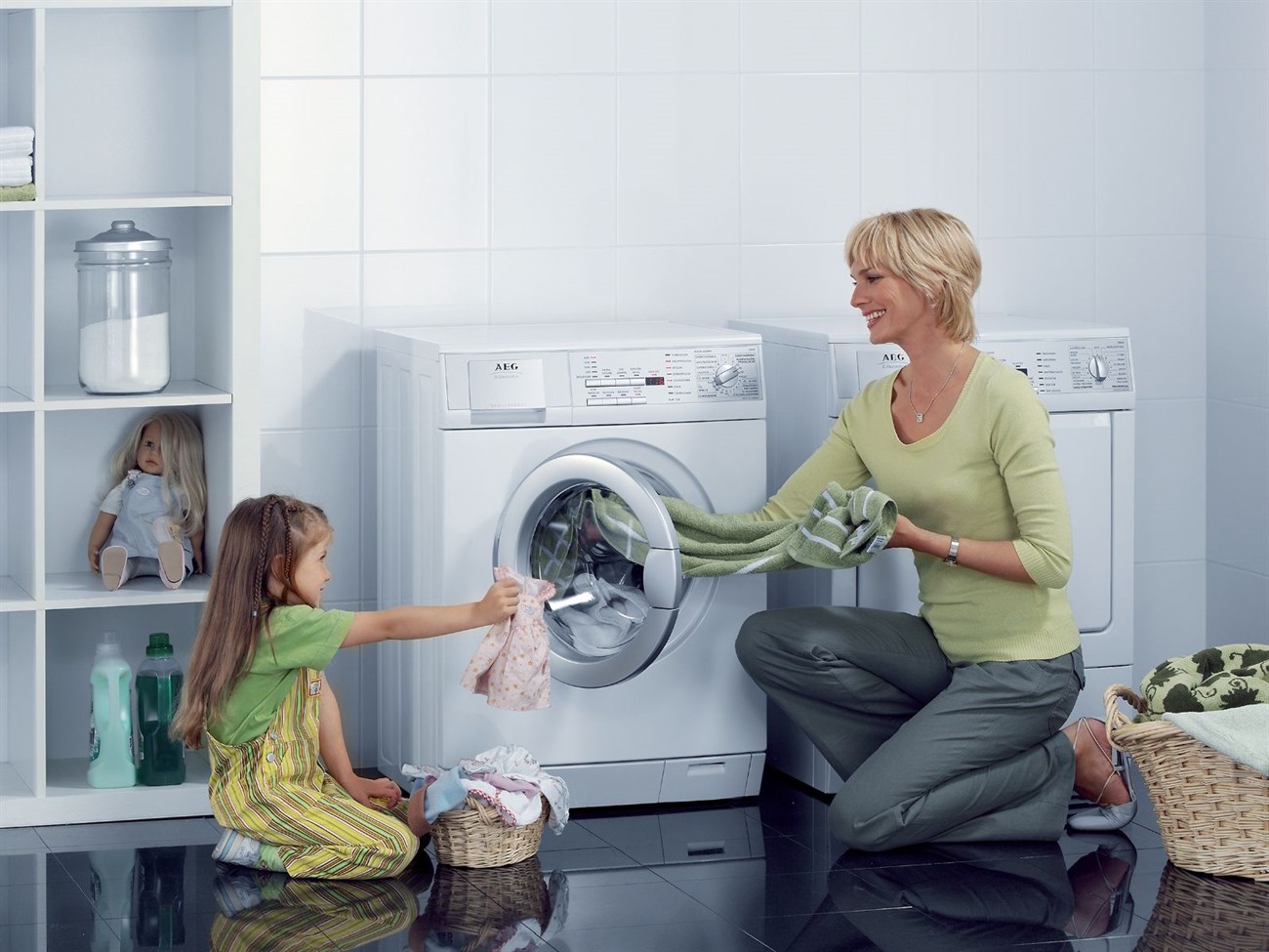 Dồn quần áo một bên, quần áo không sắp xếp ngay ngắn