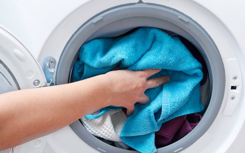 Thêm đồ trong khi giặt tiện lợi khi bạn để quên sót đồ ở ngoài