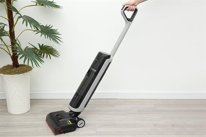 Máy hút bụi lau nhà Dreame H15 Pro Heat được trang bị 1 đầu lau hút giúp xử lý hiệu quả cả bụi khô và vết bẩn ướt trên nhiều bề mặt sàn khác nhau