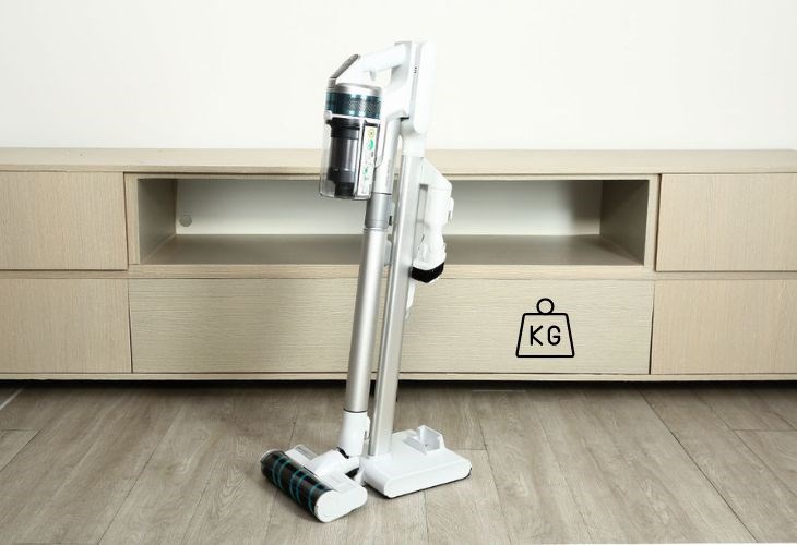 Một số máy hút bụi Samsung có trọng lượng khá nặng nên di chuyển hơi khó khăn