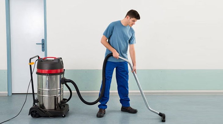 Máy hút bụi công nghiệp trung bình sở hữu công suất mạnh mẽ, phù hợp vệ sinh văn phòng hay siêu thị mini