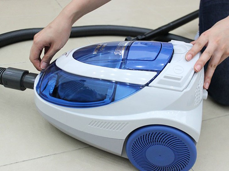 Túi đựng bụi quá đầy khiến chức năng hút của máy hút bụi bị ảnh hưởng