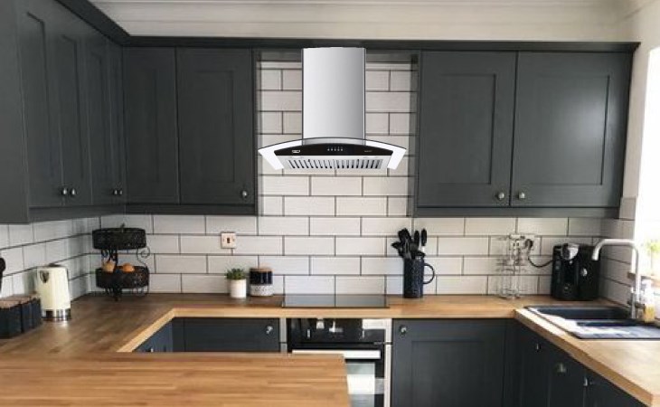 Máy hút mùi kính cong Chefs EH-R506E7G hoạt động êm ái, cho độ ồn tối đa 56 dB không gây khó chịu khi bật máy