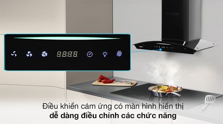 Máy hút mùi Makano sở hữu bảng điều khiển cảm ứng vừa với tầm mắt của người dùng