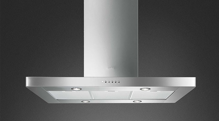 Máy hút mùi đảo Smeg KI90XE (536.84.628) loại bỏ mùi, khói mạnh mẽ với công suất hút 820 m³/h, 3 tốc độ hút thông thường và 1 mức hút tăng cường
