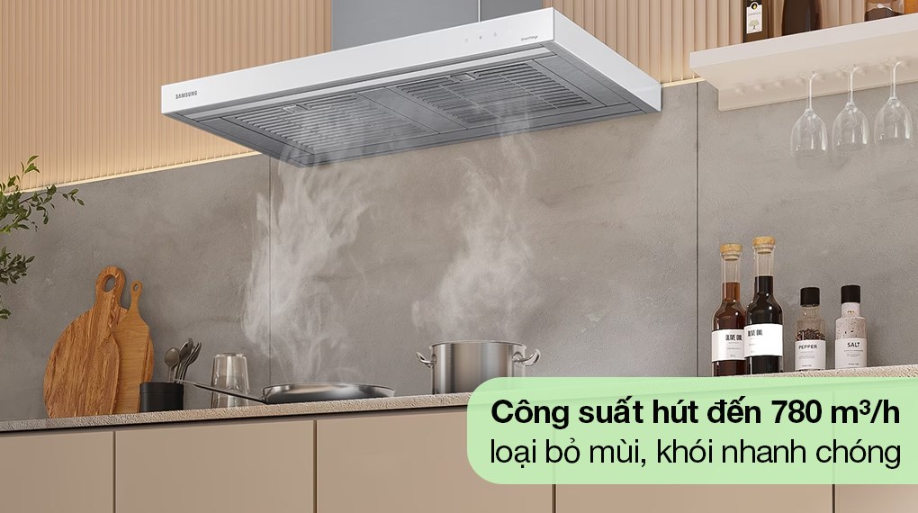 Máy hút mùi Samsung Bespoke NK36CB665WWHSV có độ ồn tối đa 73 dB tương đương như âm thanh trong văn phòng ồn ào, siêu thị