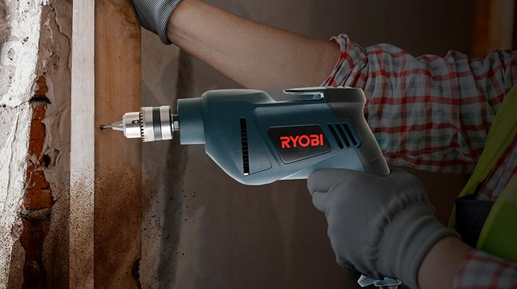 Máy khoan điện Ryobi D-110VR 500W được làm từ chất liệu nhựa chắc chắn