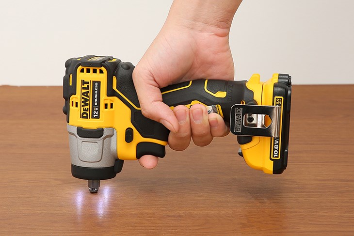 Máy vặn bu lông động lực pin Dewalt DCF899HP2-KR 18V hỗ trợ tháo - xiết bu lông dễ dàng
