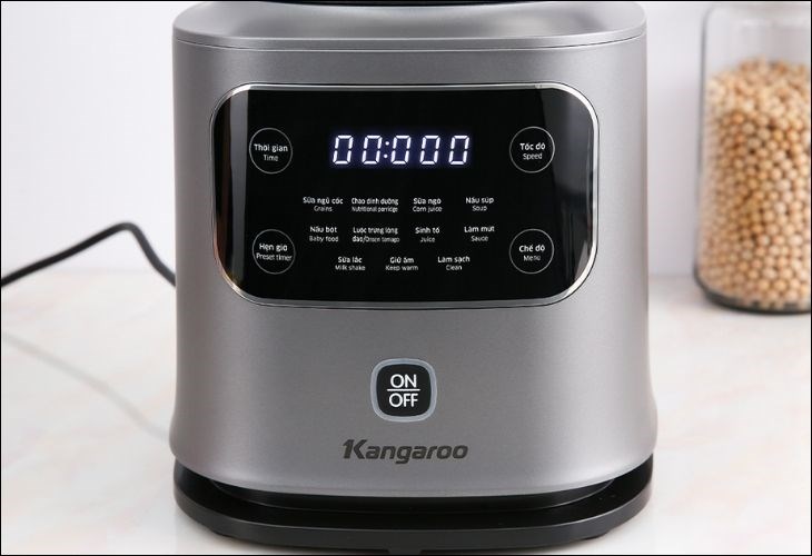 Bảng điều khiển cảm ứng có chỉ dẫn tiếng Anh - Việt dễ hiểu, phù hợp cho người lớn tuổi