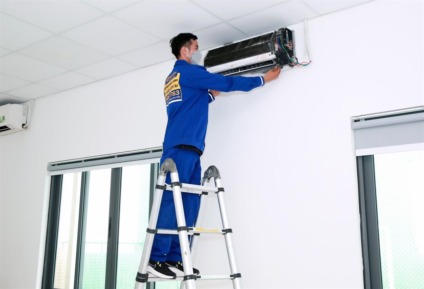 Bạn cần tiến hành vệ sinh máy lạnh Panasonic định kỳ 3-4 tháng/lần