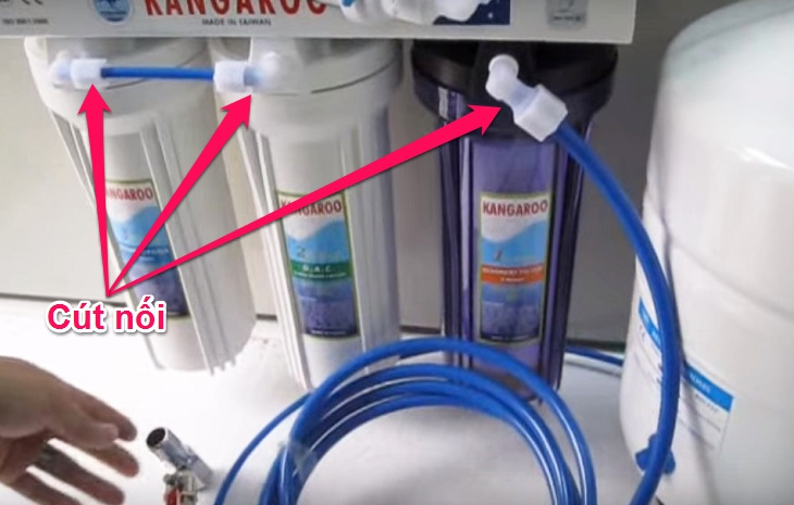 Các khớp nối giữa dây dẫn và hệ thống lọc bị lỏng.