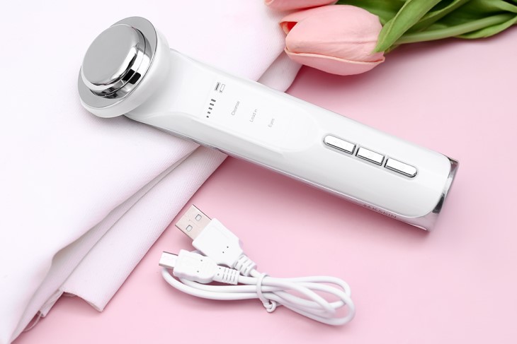 Máy massage đẩy tinh chất K.SKIN KD9960 loại bỏ những bụi bẩn trên bề mặt da, giúp da hấp thu tốt các dưỡng chất từ mỹ phẩm