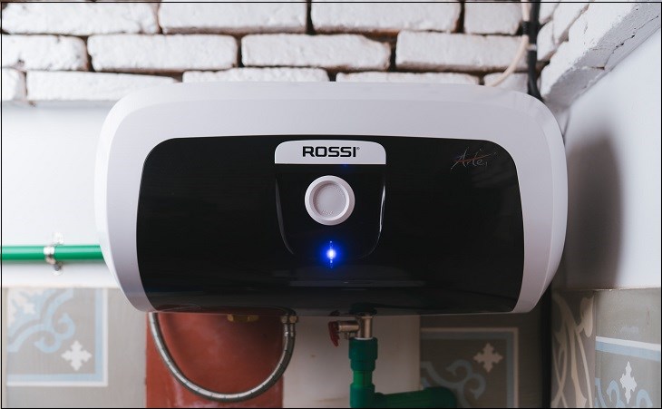Máy nước nóng gián tiếp Rossi Arte có công suất làm nóng 2500W, phù hợp với những khu vực có khí hậu lạnh